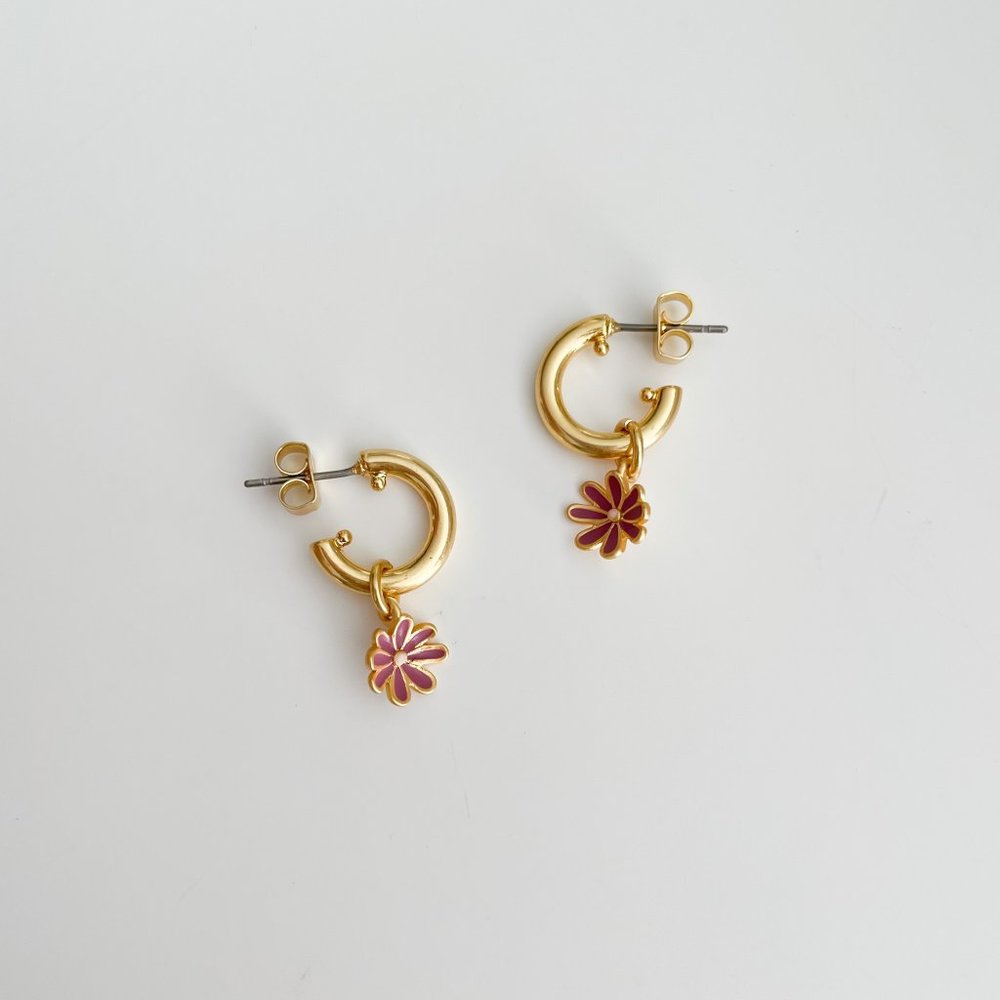 Madewell Enamel Daisy Drop Hoop Earrings (Burnished Rose)